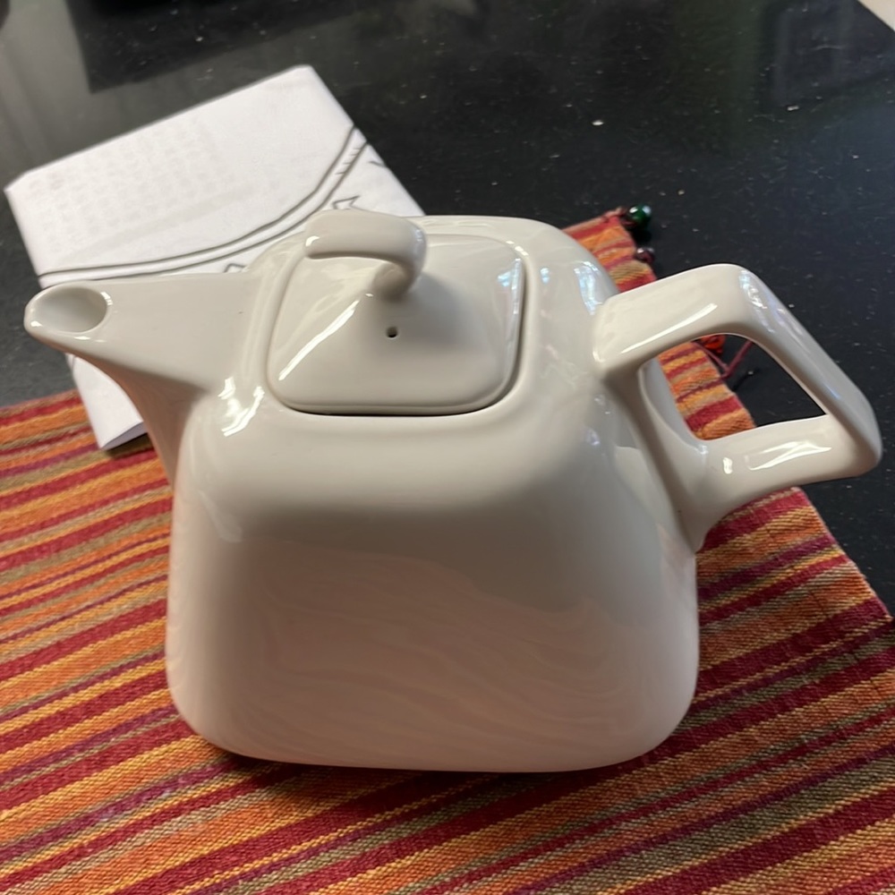 Tea pot - Picture 2 of 2